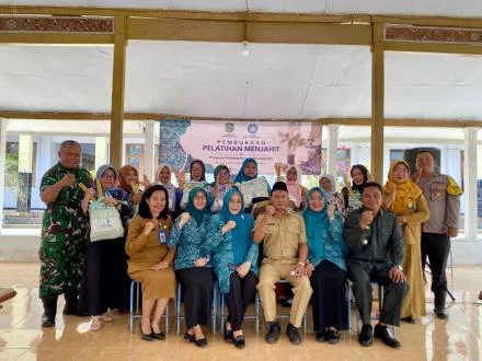 Pembukaan Pelatihan Menjahit (Program Pemberdayaan Perempuan )