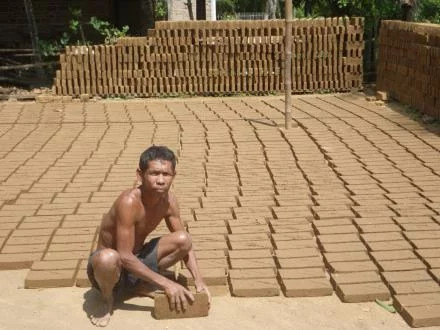 Kerajinan Batu Bata Desa Ngentrong